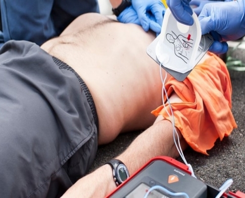 DEFIBRILLATORE MONOFASICO E BIFASICO: QUALI SONO LE DIFFERENZE?