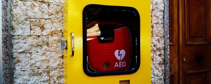 Follia da centro commerciale: il defibrillatore ti salva la vita!